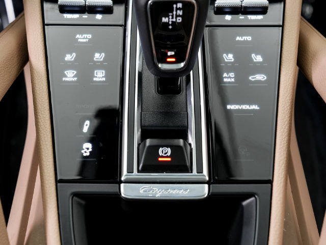 Certified 2023 Porsche Cayenne Platinum Edition AWD/4WD image 22