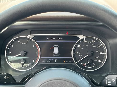 Used 2022 Nissan Rogue SV FWD image 21