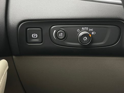 Used 2018 Buick Enclave Premium FWD image 23