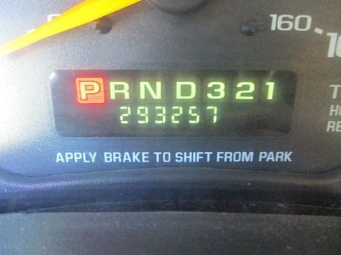 Used 2001 Chevrolet Express 3500 w/ Preferred Equipment Group 2 RWD image 12