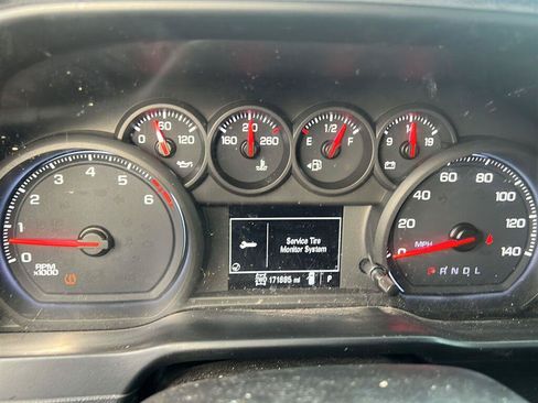 Used 2019 Chevrolet Silverado 1500 Custom Trail Boss AWD/4WD image 3