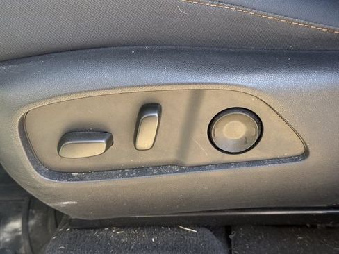 Used 2025 Chevrolet Equinox ACTIV w/ Safety and Technology Package FWD image 28