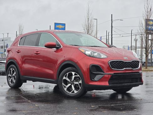 Used 2022 Kia Sportage LX image 2
