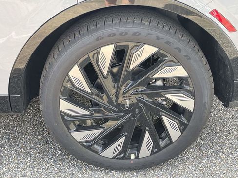 New 2026 Lincoln Nautilus Reserve w/ Jet Appearance Package image 9