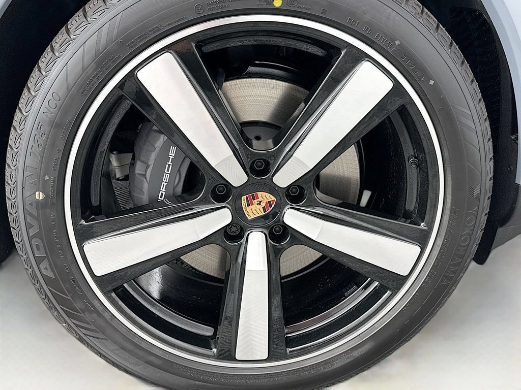 Used 2026 Porsche Cayenne Coupe AWD/4WD image 33