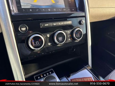 Used 2018 Land Rover Discovery HSE AWD/4WD image 25