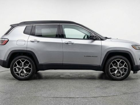 Used 2025 Jeep Compass Limited AWD/4WD image 11