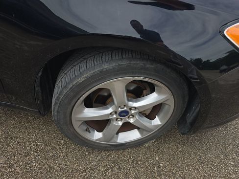 Used 2016 Ford Fusion SE FWD image 4