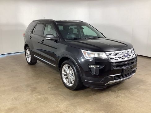 Used 2019 Ford Explorer XLT w/ Equipment Group 202A AWD/4WD image 3