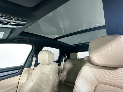 Certified 2023 Porsche Cayenne Platinum Edition image 35