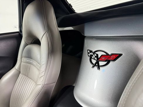 Used 2004 Chevrolet Corvette Convertible w/ Preferred Equipment Group RWD image 11
