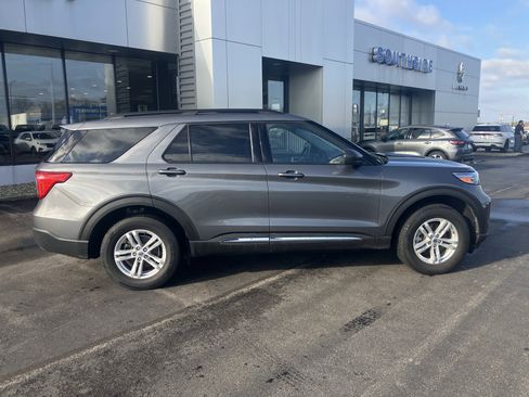 Used 2023 Ford Explorer XLT w/ Equipment Group 202A image 10