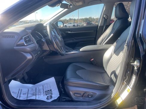 Used 2020 Toyota Camry SE image 11