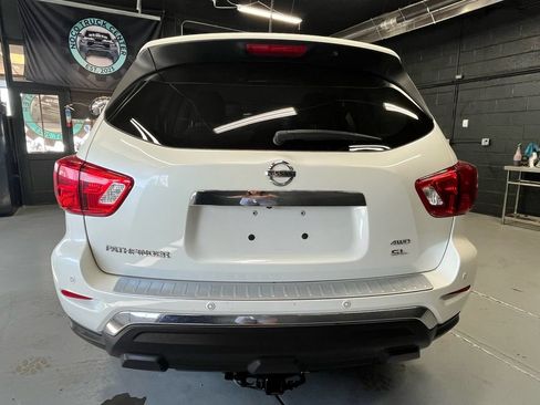Used 2017 Nissan Pathfinder SL AWD/4WD image 4