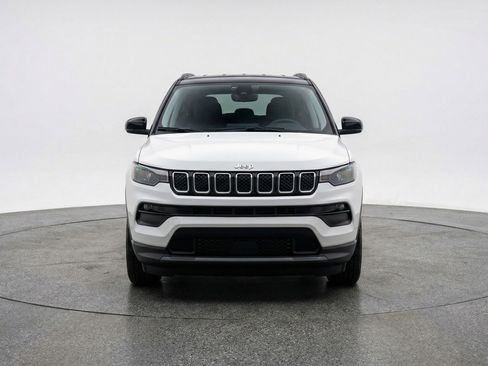 Used 2025 Jeep Compass Limited image 2