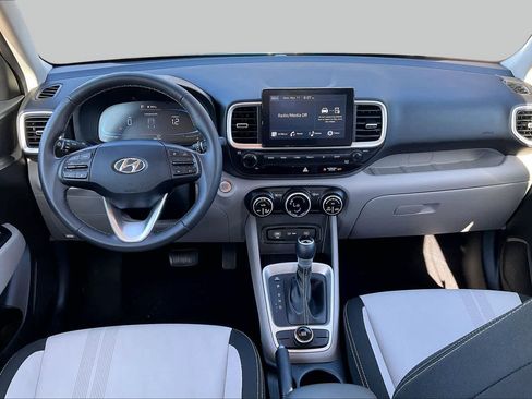 Used 2025 Hyundai Venue SEL FWD image 16