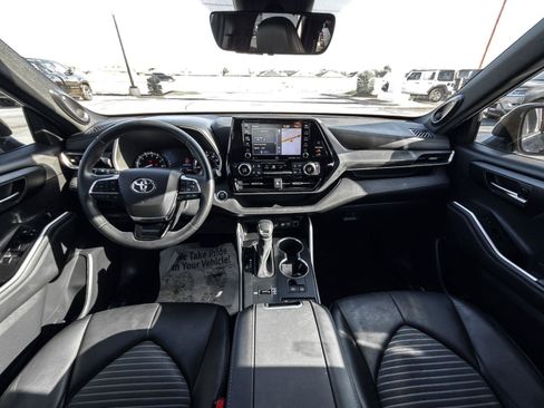 Used 2021 Toyota Highlander XSE FWD image 15