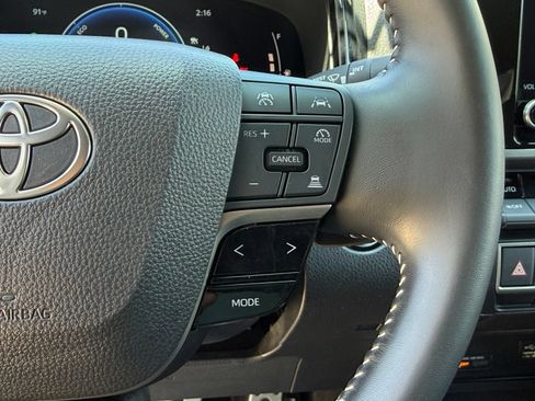 Used 2025 Toyota Camry SE FWD image 29