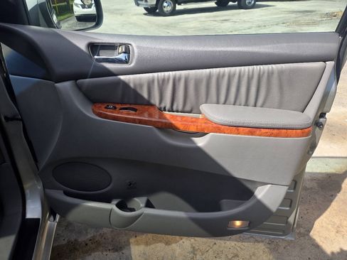 Used 2010 Toyota Sienna XLE Limited FWD image 16