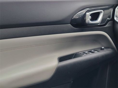 Certified 2022 Jeep Compass Limited image 37