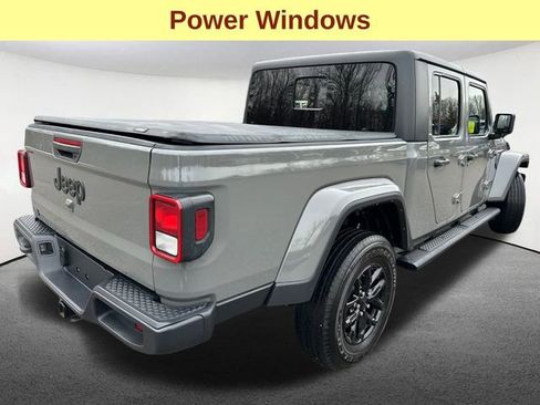 Used 2022 Jeep Gladiator Sport image 10