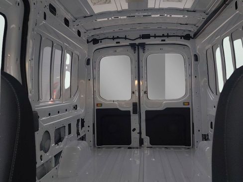 New 2023 Ford E-Transit Medium Roof image 32