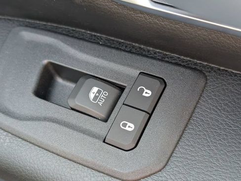 New 2026 RAM 1500 4x4 Crew Cab image 31