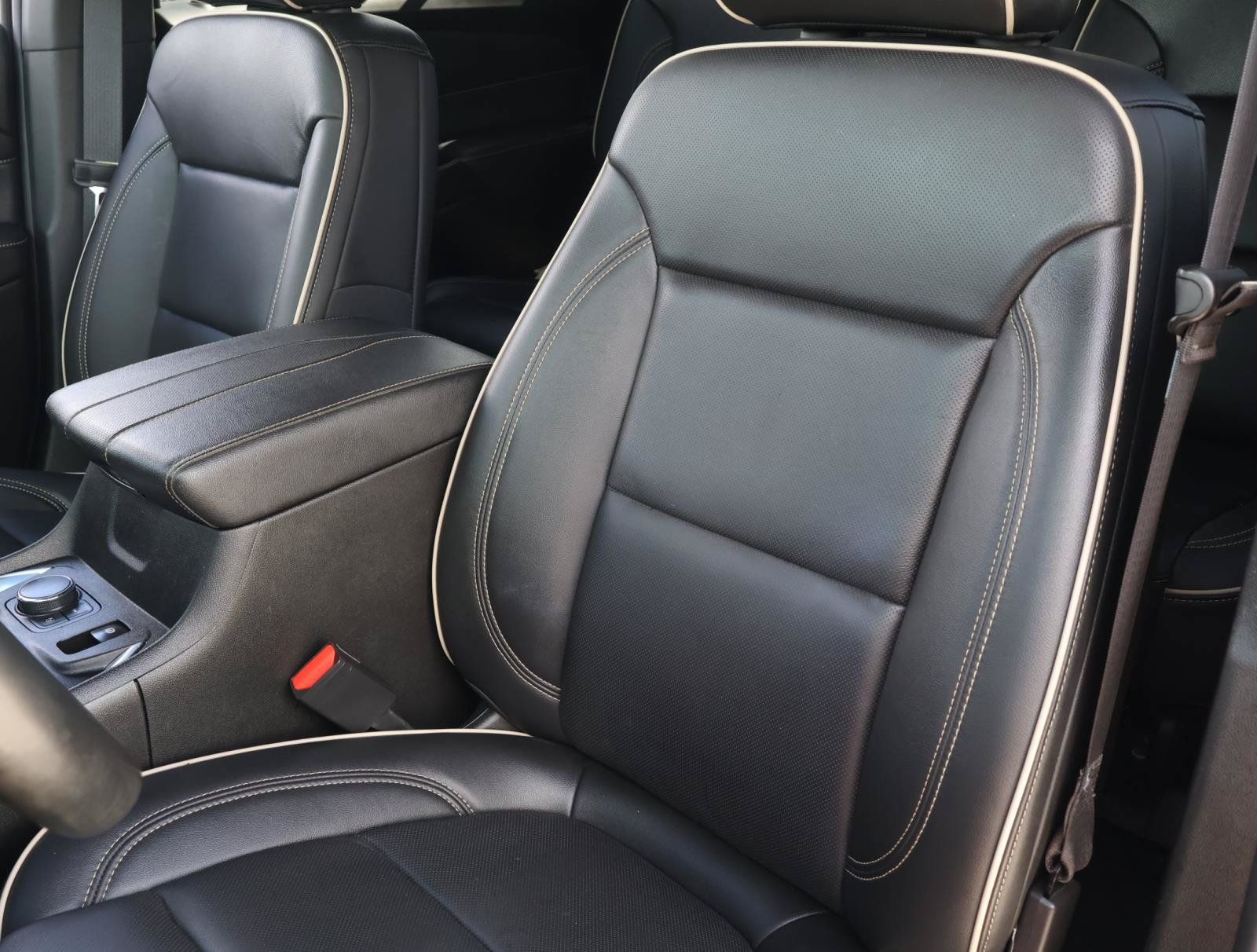 Used 2023 Chevrolet Traverse Premier FWD image 16