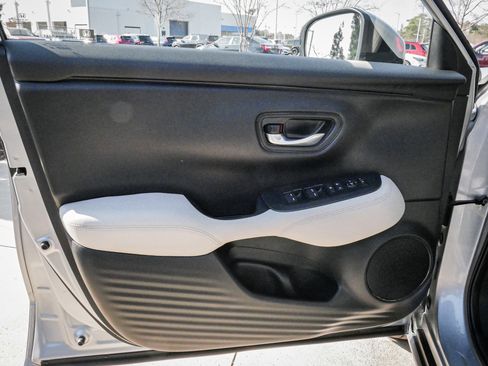 Certified 2025 Honda HR-V LX image 14