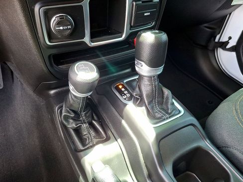 Used 2024 Jeep Wrangler Unlimited Sport AWD/4WD image 12