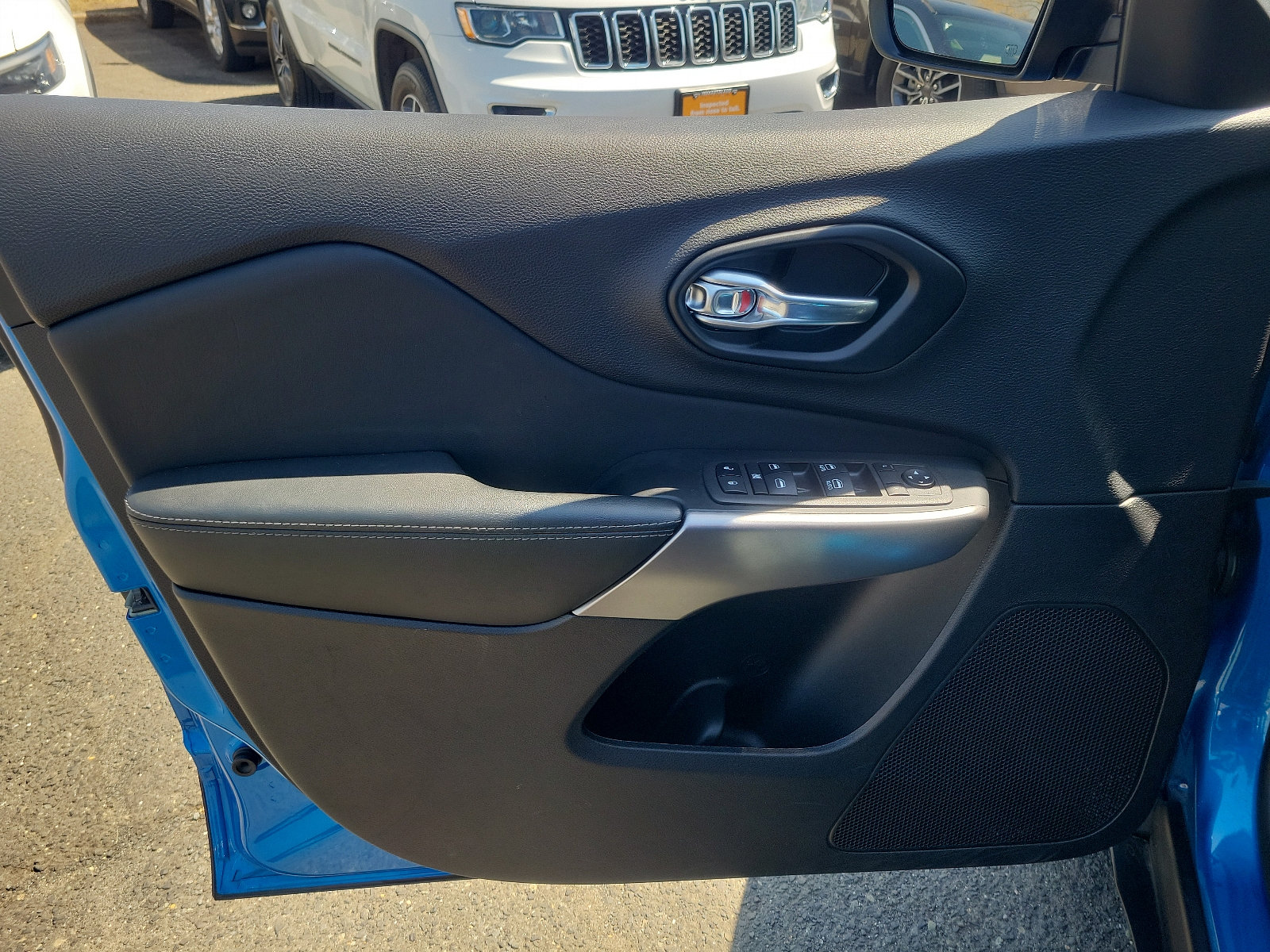 Used 2022 Jeep Cherokee Latitude Lux AWD/4WD image 12