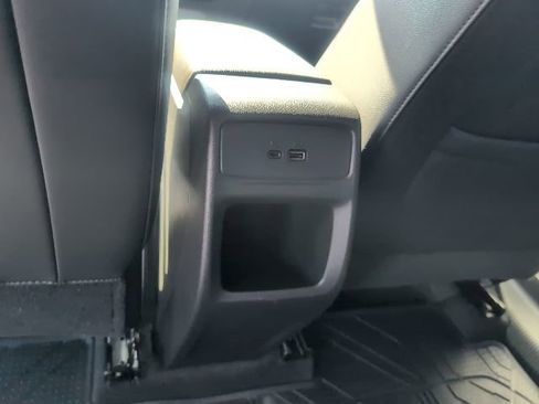 Used 2025 Chevrolet Trax RS FWD image 33