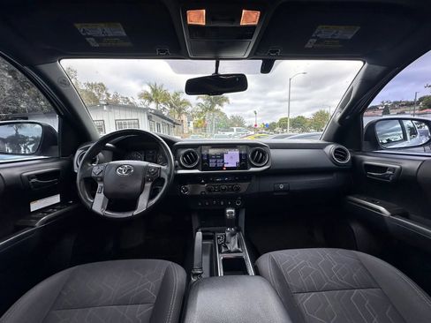 Used 2017 Toyota Tacoma TRD Off-Road RWD image 37