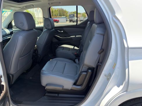 Used 2019 Chevrolet Traverse Premier w/ Driver Confidence II Package FWD image 18