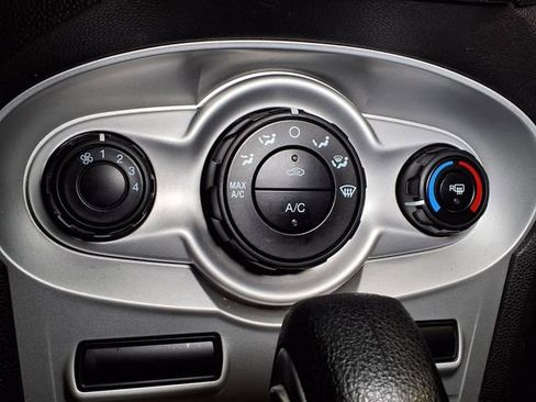 Used 2015 Ford Fiesta SE FWD image 8