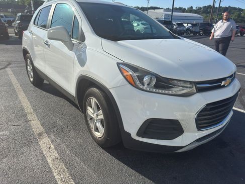 Used 2020 Chevrolet Trax LT w/ LT Convenience Package FWD image 6