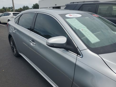 Used 2018 Toyota Avalon Touring FWD image 3