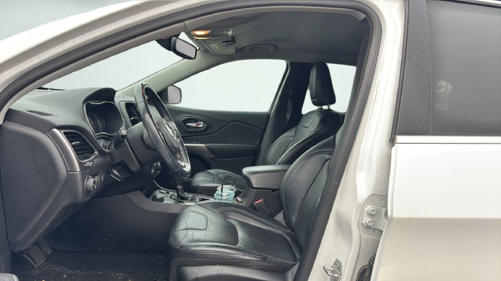 Used 2019 Jeep Cherokee Limited AWD/4WD image 17