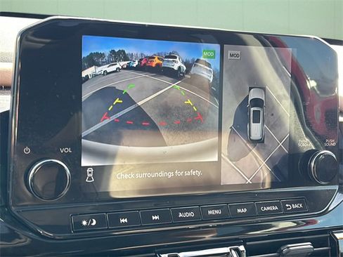 Used 2023 Nissan Pathfinder Platinum image 32