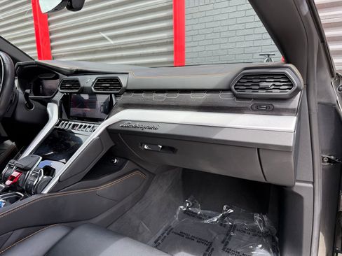 Used 2020 Lamborghini Urus AWD/4WD image 21