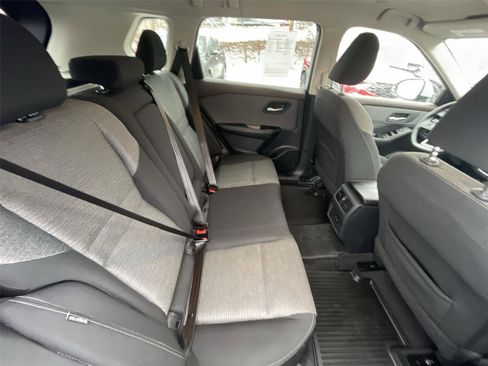 Used 2022 Nissan Rogue SV image 21