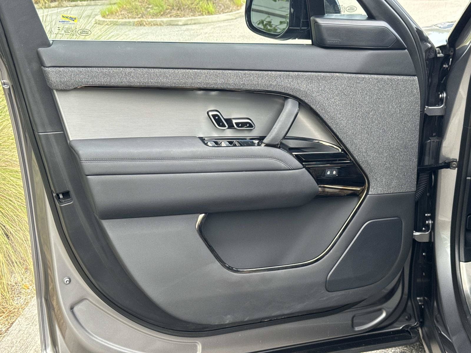 Certified 2025 Land Rover Range Rover Sport SE AWD/4WD image 19
