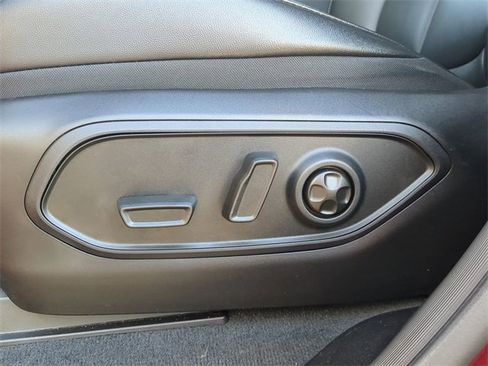 Used 2024 Jeep Grand Cherokee L Limited w/ Black Appearance Package image 24