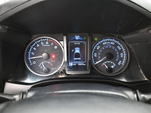 Used 2023 Toyota Tacoma TRD Off-Road w/ Technology Package AWD/4WD image 3