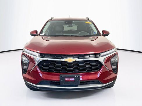 Used 2025 Chevrolet Trax LT FWD image 8