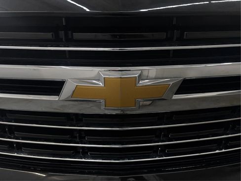 Used 2021 Chevrolet Suburban LT AWD/4WD image 35