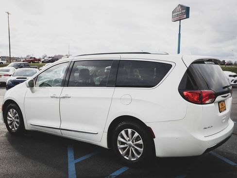 Used 2019 Chrysler Pacifica Touring-L w/ Advanced Safetytec Group image 28