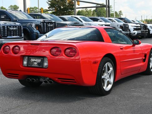 Used 2004 Chevrolet Corvette Coupe RWD image 11