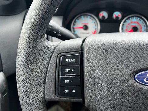 Used 2010 Ford Focus SE image 16