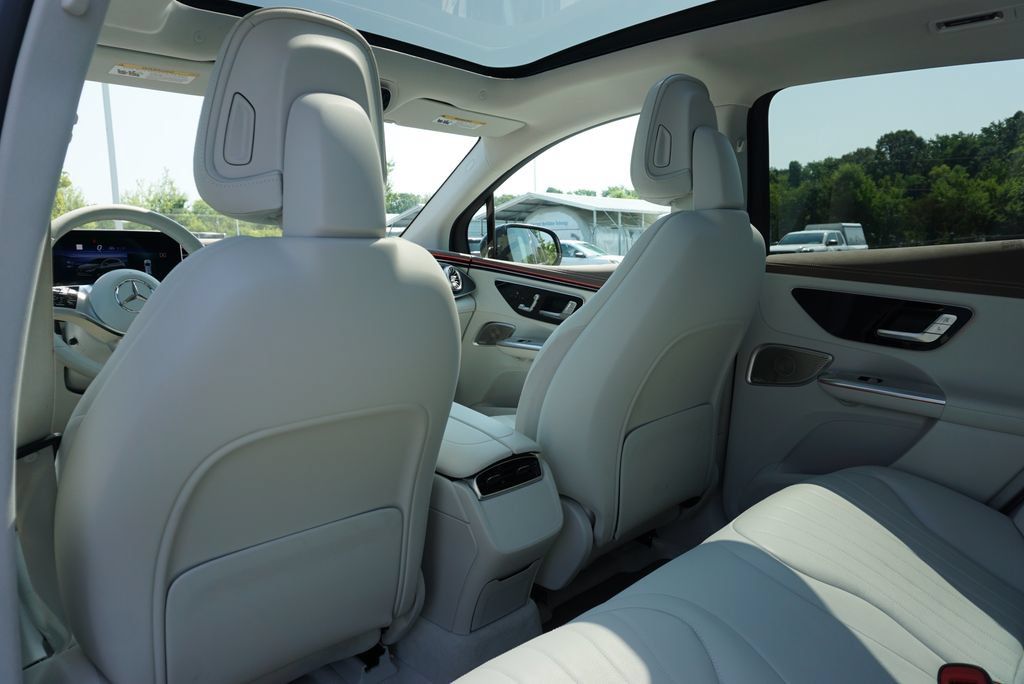 Certified 2023 Mercedes-Benz EQE 500 4MATIC SUV image 40